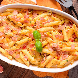 Penne con Panceta y Guisantes
